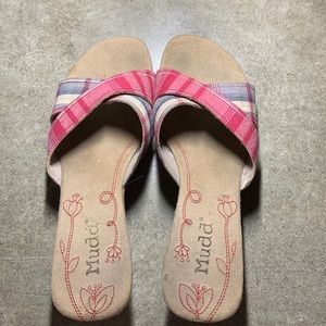 Mudd Red plaid wedge shoes